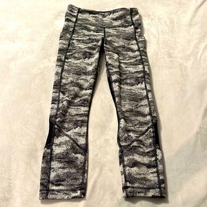 Black and white, cropped Lululemon leggings: Size 2